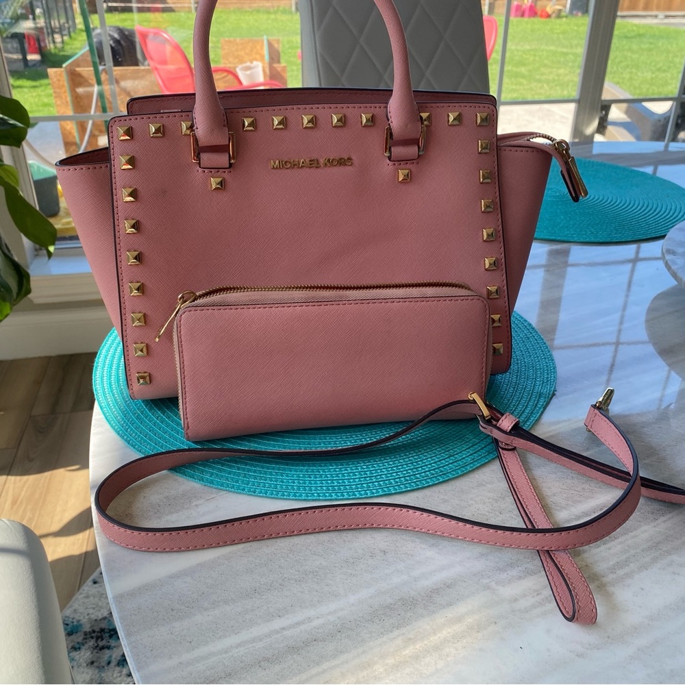 Michael Kors Medium Messenger Crossbody bag, Pale Pink with Matching Wallet